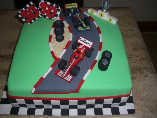 900_823272iHMS_formula-1-racing-car-cake
